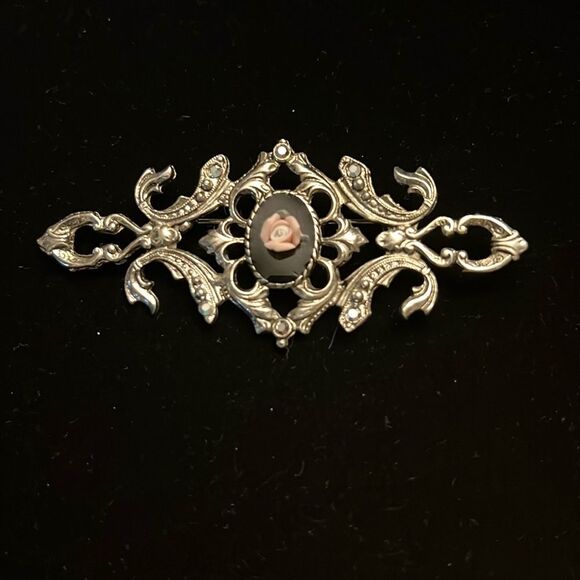 Vintage Women's silver Tone Floral pin - Picture 1 of 3